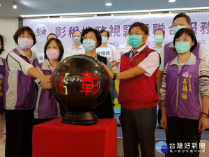 多用網路少跑馬路，彰化縣增加8個地政所加入貼心創新服務啟動。圖／記者鄧富珍攝