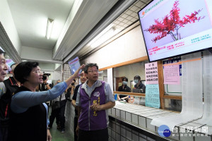縣長王惠美參觀花卉批發中心。圖／彰化縣政府提供