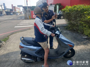 失智老翁失蹤迷途，警調閱監視器助返家