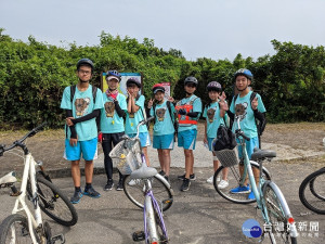 萬里國中特別為57位應屆畢業生規劃北海岸一日來回100公里單車挑戰活動，讓應屆畢業生以另類的任務挑戰，留下畢業前的難忘回憶