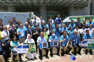 衛福部長陳時中今天到嘉義縣朴子市立體育館參加醫療專車捐贈典禮／嘉義縣府提供