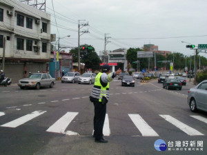 龍潭警察分局因應端午連假遊樂區周邊交通疏導作為。

