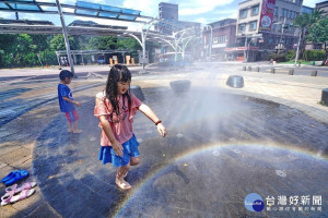 八里左岸公園水霧廣場，以及二重辰光橋戲水設施，已經在6月16日重新開放