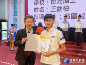 智光商工王益柏同學錄取國立臺北科技大學，他感謝學校從來沒有放棄他，在求學的路上有老師的不斷勉勵，才能讓他獲得今天的成果