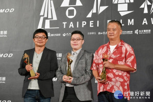 曹源峰副教授（左）團隊以《返校》獲得最佳聲音設計獎。