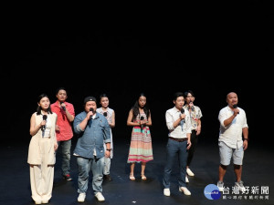 台語音樂劇-《台灣有個好萊塢》記者會中，音樂劇演員們演唱劇中經典曲目。(圖/記者賴淑禎攝)