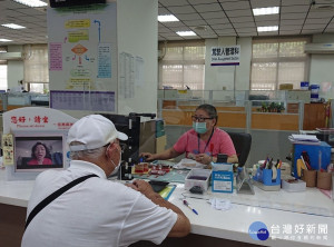 因應大型車職業駕駛缺員問題，自109年7月1日起，有條件放寬汽車運輸業所屬大型車職業駕駛人駕駛執照持照年齡上限，由65歲延長至68歲