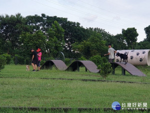 屏東河濱寵物公園修繕完成　毛爸毛媽打卡新景點（圖／屏東縣政府提供）