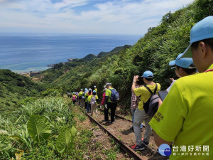 「索道遺跡探險隊」與在地探險達人走訪現今打卡熱點斜坡索道遺跡、祈堂老街，探索金瓜石輝煌年代留下來的礦業地景