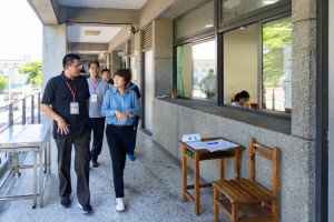 國小暨幼兒園教師甄選複試　饒慶鈴慰勉試務人員