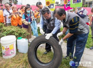 鄭市長呼籲加強花盆、廢棄輪胎、廢棄瓶罐等易滋生病媒蚊的廢棄容器清潔工作
