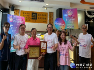 

后里區公所推薦-2020台中購物節，區內質優商店立喜餅店及新海醬油廠，兩家店皆是傳統的好滋味，也是購物節優惠商家。（記者陳榮昌攝）