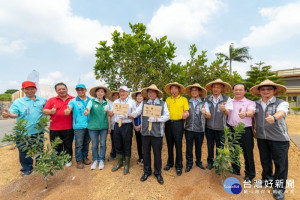 鄭文燦表示，市府將與農場進行深度合作，讓桃園的休閒農業區及有機農業更加蓬勃發展

