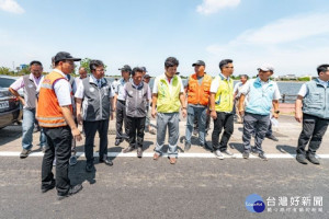 桃園市長鄭文燦前往新屋區，進行「台66線快速道路9K至12K雙向平面側車道路面不平」現地視察

