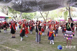 嘎尼按部落豐年祭　徐榛蔚與族人熱舞慶豐收