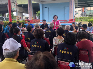 議員和市府人員協調樹王公園。林重鎣攝