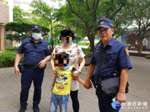 男童獨自捷運站內徘徊　捷警細心助返家（圖／台北市政府警察局捷運警察隊提供）