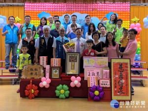板橋區公所1日於公所6樓禮堂舉辦模範父親表揚活動，提前為全天下父親獻上祝福