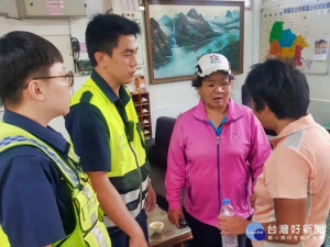 精神障礙女獨自外出　細心警協助返家（圖／里港分局）