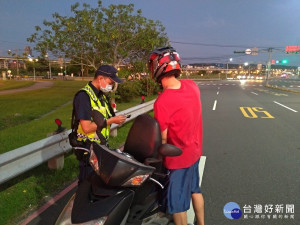 暑假期間配合新北市政府「機車安全月」，三重警分局於7月份加強機車違規取締執法