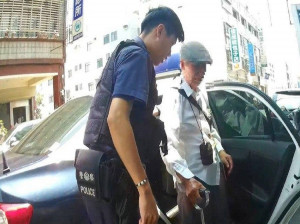 老翁外出身體不適　警協助護送返家（圖／竹南分局）