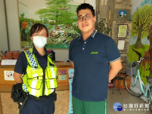 景物依舊人事已非　警民共同協助孤獨老人安置（圖／里港分局提供）