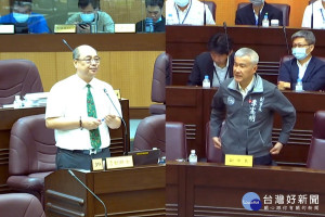 為民眾權益發聲，桃園市議員劉勝全質詢桃園市副市長李憲明。