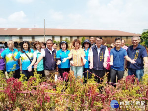 公園彩繪成打卡地點。林重鎣攝