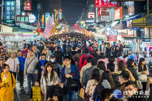 嘉義市文化路夜市是觀光旅客與在地人常去的熱門景點／資料照，陳致愷翻攝。