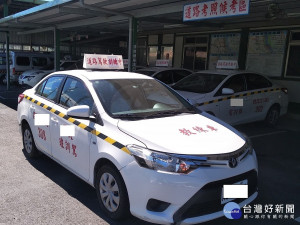 教練車或執行道路駕駛考驗之考驗用車在道考路線上享有優先路權，其他用路人應予禮讓