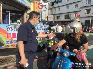 平鎮警分局因應轄內各國中、國小開學日，為維護各校新生及學童上下學安全，執行「護童專案勤務」

