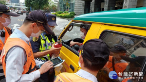 臺北區監理所持續進行學幼童接送車輛臨檢與稽查，共同為學幼童乘車安全把關