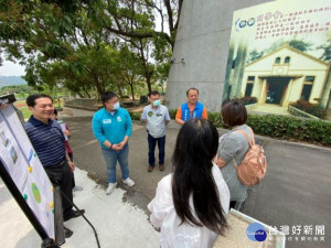 

外埔國小附設幼兒園遊樂場戲設備缺乏，立法院副院長蔡其昌爭得國教署今已核定九十萬工程費，市議員施志昌等團隊四日前往會勘，表示近期將可進行招標。（記者陳榮昌攝）