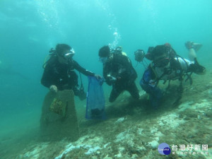 桃園市環保潛水隊遠征屏東琉球鄉，以實際行動為愛護海洋盡一份心力。

