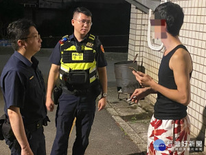 鍾男藉酒澆愁，經警方不斷開導，該男子心情逐漸穩定。