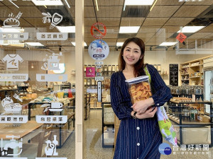 只要有自備環保袋、環保杯、環保容器或環保餐具等減塑作為，並於店內的不塑之客友善店家或減塑同盟之LOGO貼紙前拍照上傳至「新北i環保」粉絲專頁「按讚」及「分享」，即可抽iPhone 11、iPhone SE、Switch等大獎。 