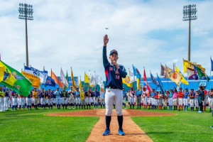 桃園市第五屆桃園盃全國四級棒球錦標賽開幕典禮，選手代表進行宣誓。

