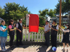 
后里區防災避難看板揭牌揭牌，屆後民眾、用路人，第一時間能瞭解發生災情，要到何處躲災。（記者陳榮昌攝）
