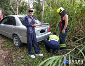 集集分局頭社派出所員警緊急救助意圖輕生民眾，成功防止憾事發生。