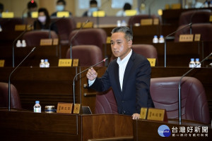 ▲市議員簡志偉質詢，希望市府用心聽取原住民對土地使用的意願方式。（圖／市議會提供）