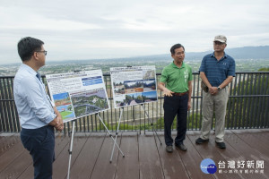 
大甲鐵砧山雕塑公園改善工程完工，全台首座漂浮式網床網管、小鳥洗澡缽等設施，集觀光、休憩、生態與體健於一身，市議員吳敏濟歡迎舊雨新知，一窺這座中台灣的觀光新亮點。（記者陳榮昌攝）
