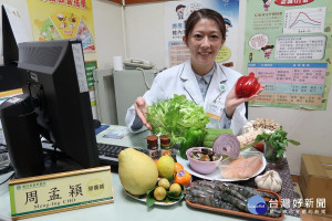 營養師周孟穎建議新鮮減盬烤肉健康吃。（南基提供）