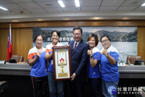 「復興食農」團隊榮獲園市長鄭文燦頒發桃園市「社會教育貢獻獎」。