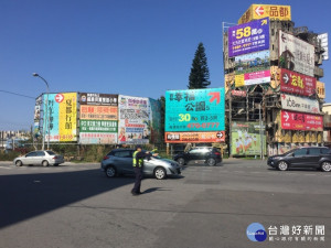 龍潭警察分局為因應雙十節連續假期，針對轄區易壅塞路段研擬規劃交通疏導作為。

