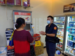 員警苦口婆心勸說後才讓謝女恍然大悟，警民合力阻止詐騙

