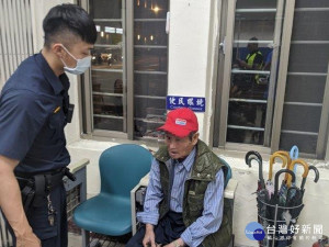 失智翁外出走失　警協助返家（圖／大同警分局）