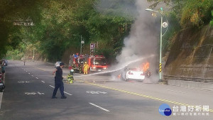 頭社火燒車集集警分局獲報，迅速通報相關單位協助滅火。