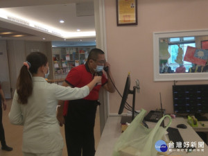 板橋榮家日前召集全體職員工辦理消防教育講習，並實施自衛消防編組演練 
