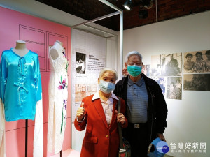 板橋榮民長輩們在馬祖新村眷村文創園區優閒愜意的漫步、尋覓從前眷村生活的樣貌
