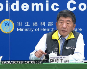 中央流行疫情指揮中心28日公布，經由採檢、送驗、實驗室流程調查結果，國內境外移入之COVID-19（武漢肺炎）病例案530，其病毒陽性之唾液檢體，應為同日自法國入境之案536檢體，會將案530自原確診病例移除，並同步通知中國方與世界衛生組織IHR窗口有關此案例之處置。（圖／衛福部疾管署YouTube）